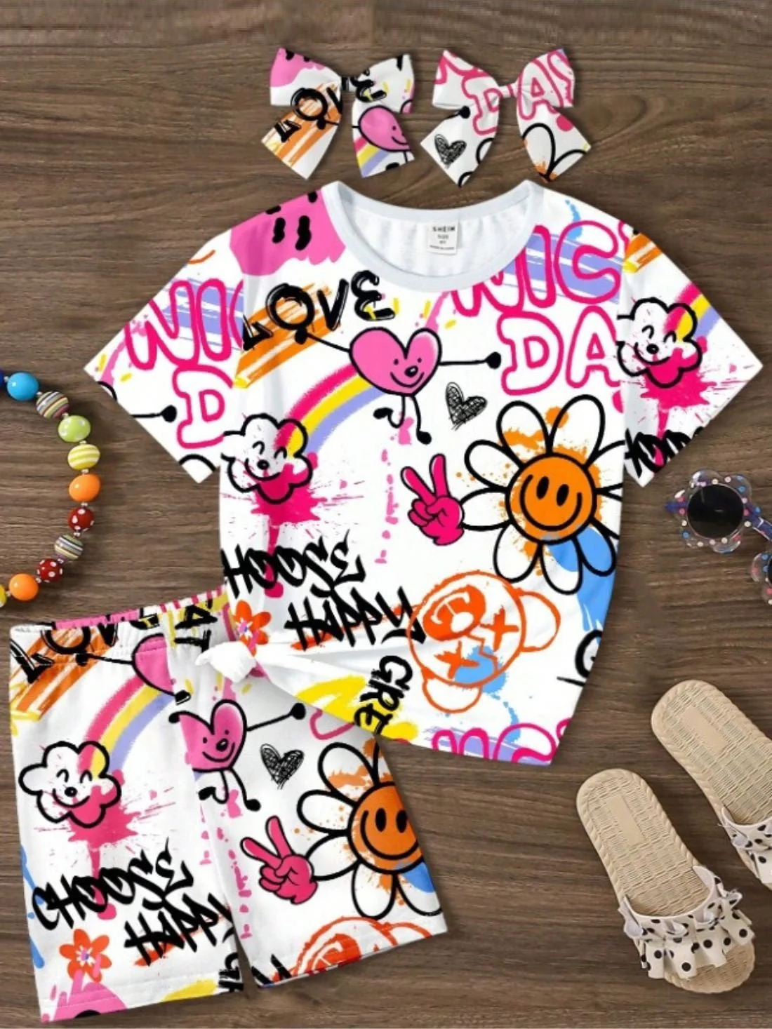 Girls' Casual Graffiti Printed Short Sleeve T-Shirt And Shorts Set, Summer