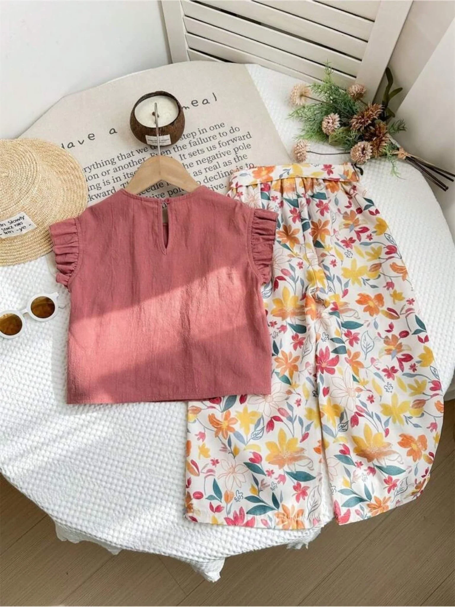 Girls Ruffle Trim Textured Tee & High-Waist Floral Belted Pant Set - Image 4