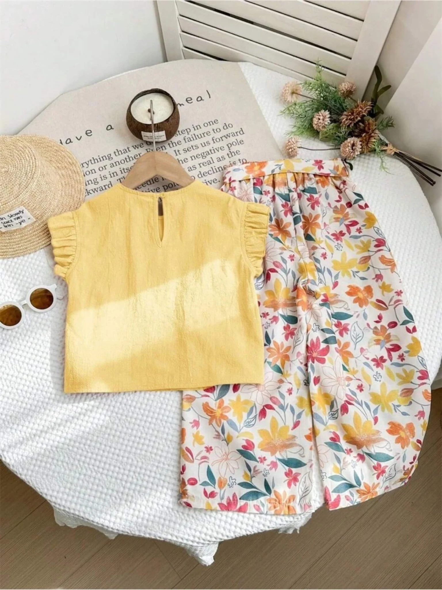 Girls Ruffle Trim Textured Tee & High-Waist Floral Belted Pant Set - Image 5