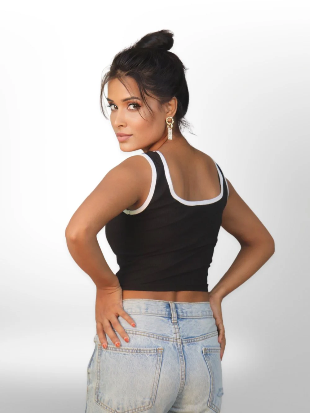 Shape Rib Scoop Neck Contrast Crop Top - Image 13