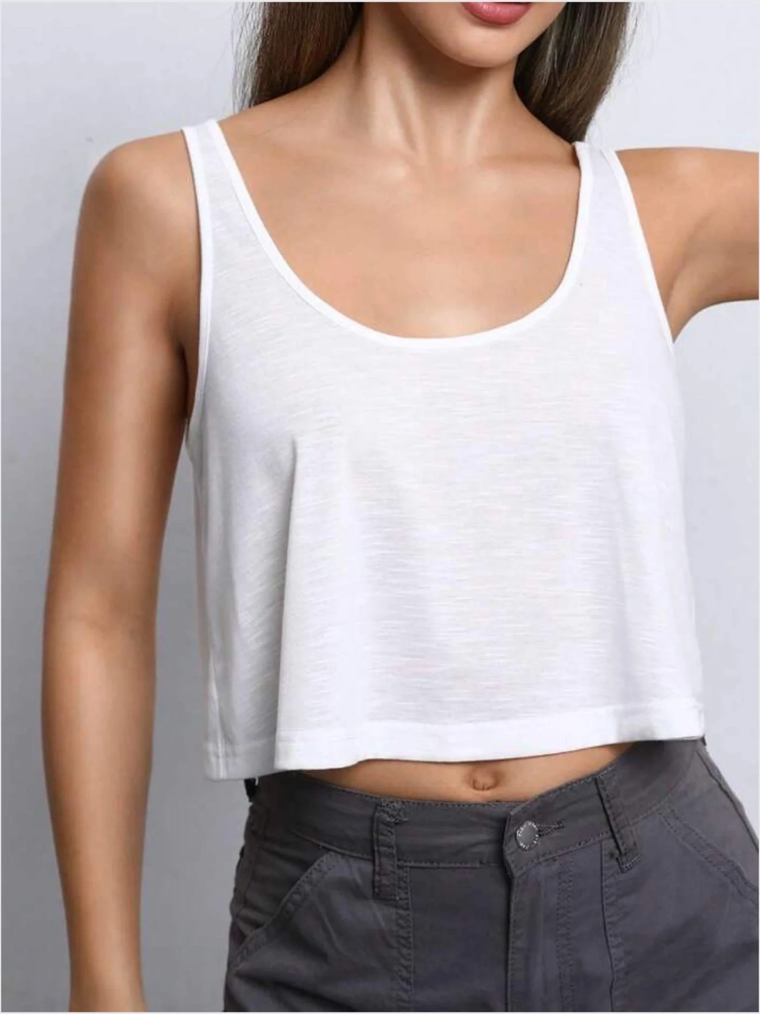 Sleeveless crop tank top for summer wear