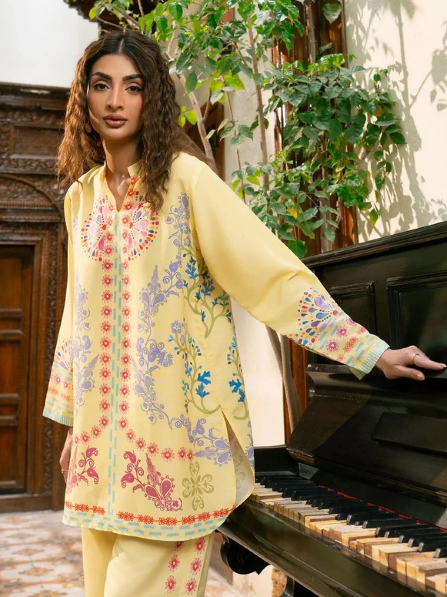 Straight-cut Long Tunic with Matching Wide-leg Trousers - Image 2