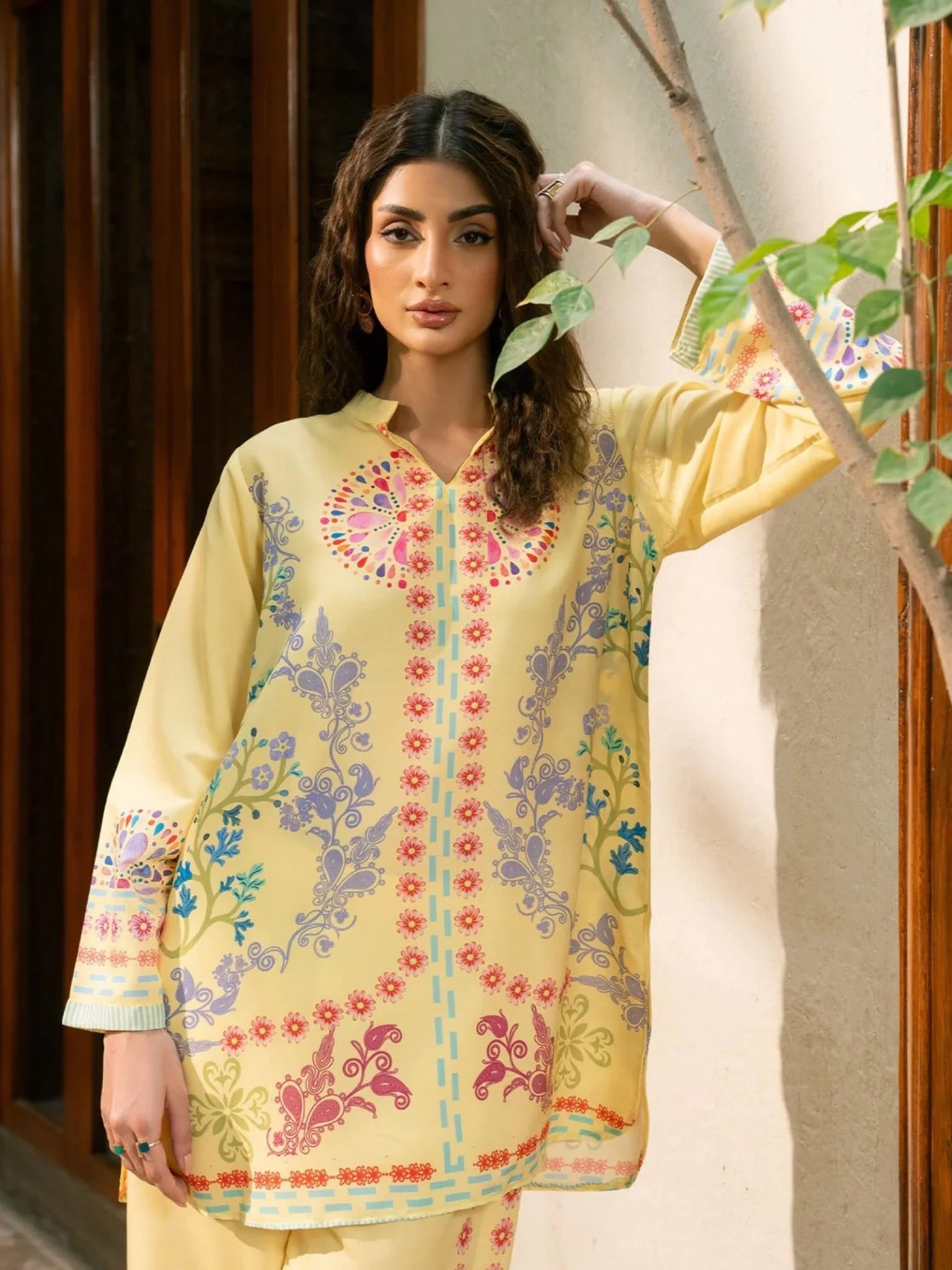 Straight-cut Long Tunic with Matching Wide-leg Trousers - Image 4